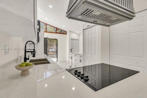 Купить таунхаус в Майами, Флорида 2 спальни, 103.31м2, № 2045008 - фото 5