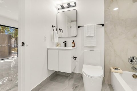 Купить таунхаус в Майами, Флорида 2 спальни, 103.31м2, № 2045008 - фото 9