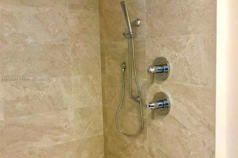Copropriété à louer à Miami, Floride: 1 chambre, 81.75 m2 № 1977999 - photo 8