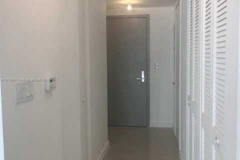 Copropriété à louer à Miami, Floride: 1 chambre, 81.75 m2 № 1977999 - photo 9