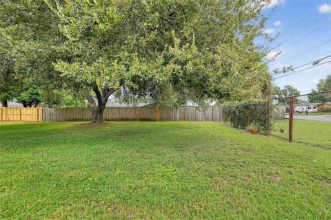 House in Pinellas Park, Florida 1 bedroom, 74.32 sq.m. № 1907472 - photo 27