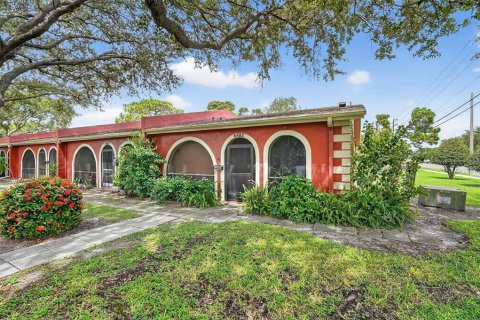 House in Pinellas Park, Florida 1 bedroom, 74.32 sq.m. № 1907472 - photo 3