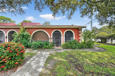 House in Pinellas Park, Florida 1 bedroom, 74.32 sq.m. № 1907472 - photo 1