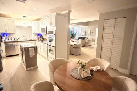 Villa ou maison à vendre à Miami, Floride: 4 chambres, 184.69 m2 № 2025172 - photo 9