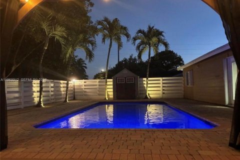 Villa ou maison à vendre à Miami, Floride: 4 chambres, 184.69 m2 № 2025172 - photo 12