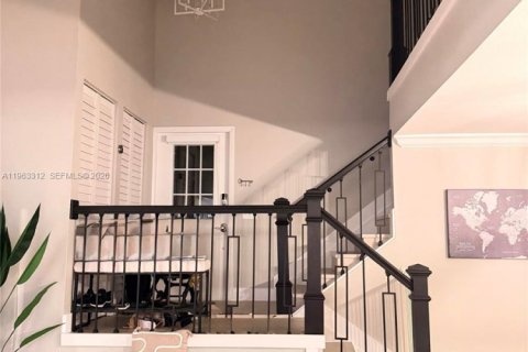 Villa ou maison à vendre à Miami, Floride: 4 chambres, 184.69 m2 № 2025172 - photo 11