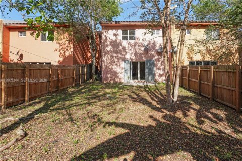 Commercial property in Florida City, Florida 141.86 sq.m. № 2081943 - photo 8