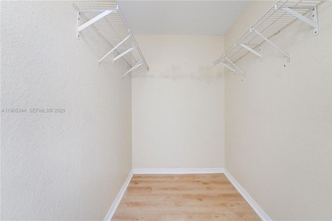 Commercial property in Florida City, Florida 141.86 sq.m. № 2081943 - photo 13