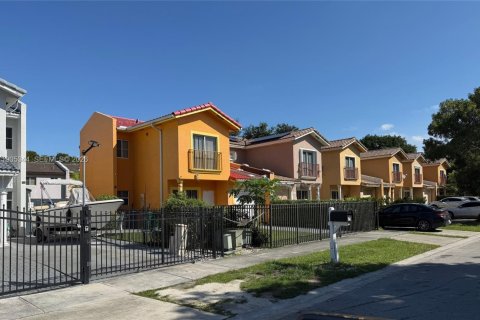 Commercial property in Florida City, Florida 141.86 sq.m. № 2081943