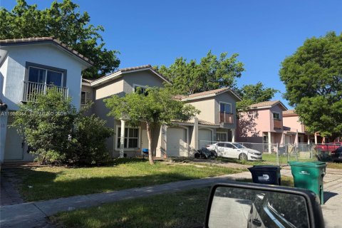 Commercial property in Florida City, Florida 141.86 sq.m. № 2081943 - photo 2