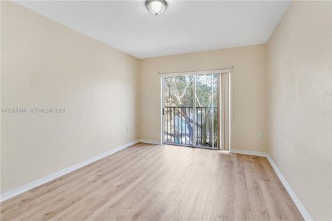 Commercial property in Florida City, Florida 141.86 sq.m. № 2081943 - photo 16