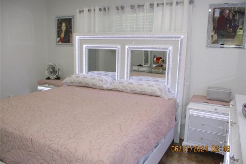 House in Pembroke Pines, Florida 2 bedrooms, 117.24 sq.m. № 2086975 - photo 11