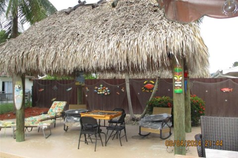House in Pembroke Pines, Florida 2 bedrooms, 117.24 sq.m. № 2086975 - photo 9