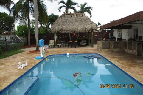 House in Pembroke Pines, Florida 2 bedrooms, 117.24 sq.m. № 2086975 - photo 12
