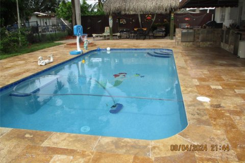 House in Pembroke Pines, Florida 2 bedrooms, 117.24 sq.m. № 2086975 - photo 7