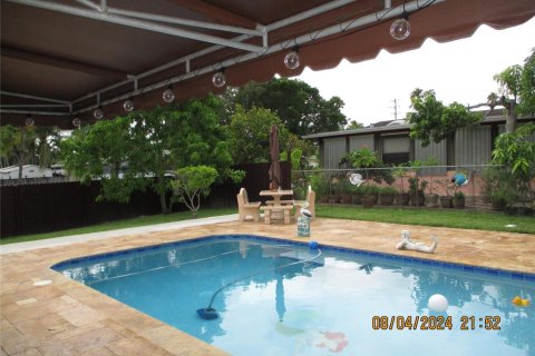 House in Pembroke Pines, Florida 2 bedrooms, 117.24 sq.m. № 2086975 - photo 15