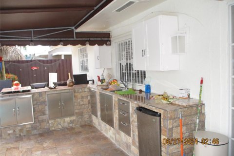 House in Pembroke Pines, Florida 2 bedrooms, 117.24 sq.m. № 2086975 - photo 8