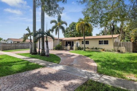 Villa ou maison à Pembroke Pines, Floride 4 chambres, 159.33 m2 № 2244367