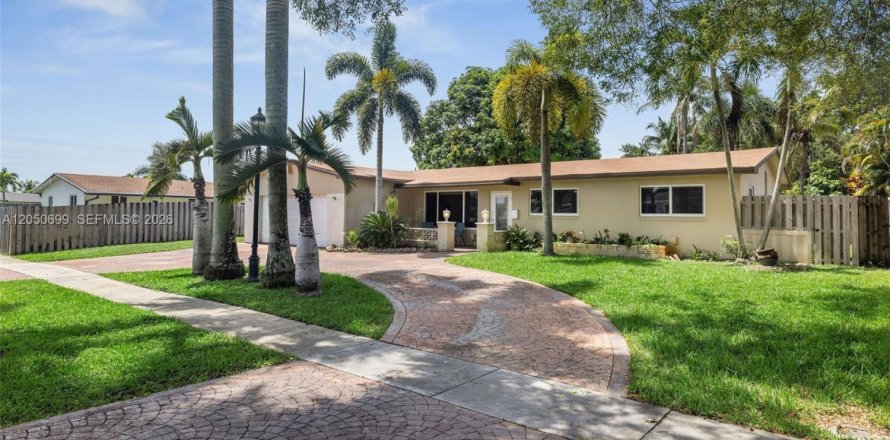 Villa ou maison à Pembroke Pines, Floride 4 chambres, 159.33 m2 № 2244367