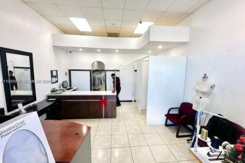 Коммерческая недвижимость в Майами, Флорида № 2046359