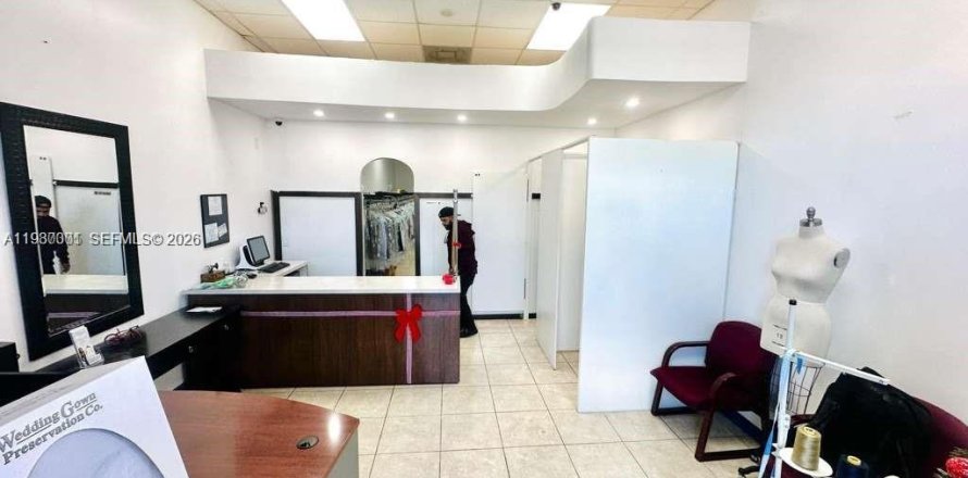 Коммерческая недвижимость в Майами, Флорида № 2046359