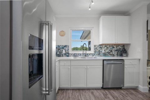 House in Crystal River, Florida 3 bedrooms, 113.71 sq.m. № 2214169 - photo 17