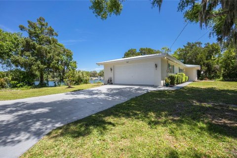 House in Crystal River, Florida 3 bedrooms, 113.71 sq.m. № 2214169 - photo 3