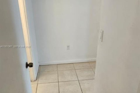 Condominio en alquiler en Miami, Florida, 2 dormitorios, 155.52 m2 № 1975444 - foto 24