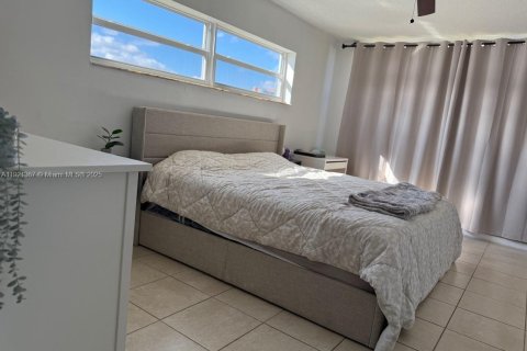 Condominio en alquiler en Miami, Florida, 2 dormitorios, 155.52 m2 № 1975444 - foto 10