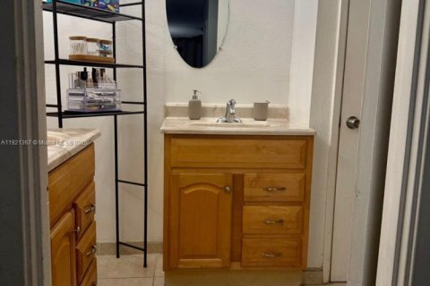 Condominio en alquiler en Miami, Florida, 2 dormitorios, 155.52 m2 № 1975444 - foto 13