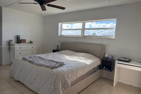 Condominio en alquiler en Miami, Florida, 2 dormitorios, 155.52 m2 № 1975444 - foto 9