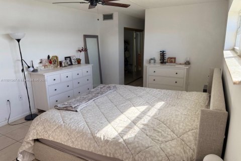 Condominio en alquiler en Miami, Florida, 2 dormitorios, 155.52 m2 № 1975444 - foto 8