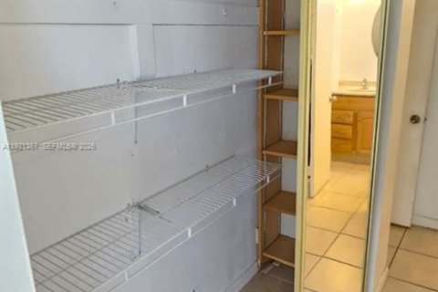 Condominio en alquiler en Miami, Florida, 2 dormitorios, 155.52 m2 № 1975444 - foto 30