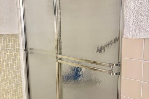 Condominio en alquiler en Miami, Florida, 2 dormitorios, 155.52 m2 № 1975444 - foto 19