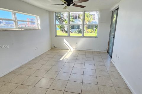 Condominio en alquiler en Miami, Florida, 2 dormitorios, 155.52 m2 № 1975444 - foto 27