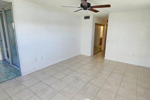 Condominio en alquiler en Miami, Florida, 2 dormitorios, 155.52 m2 № 1975444 - foto 26