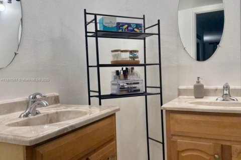 Condominio en alquiler en Miami, Florida, 2 dormitorios, 155.52 m2 № 1975444 - foto 6