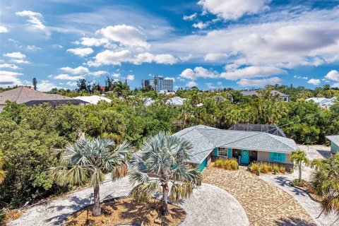 House in Sarasota, Florida 3 bedrooms, 140.38 sq.m. № 2212434 - photo 2
