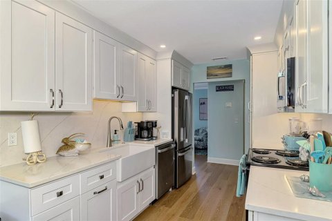 House in Sarasota, Florida 3 bedrooms, 140.38 sq.m. № 2212434 - photo 22