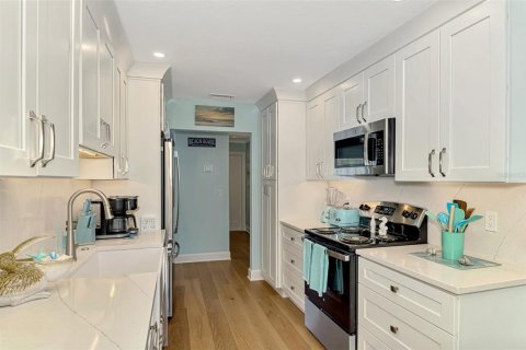 House in Sarasota, Florida 3 bedrooms, 140.38 sq.m. № 2212434 - photo 21