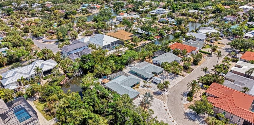House in Sarasota, Florida 3 bedrooms, 140.38 sq.m. № 2212434