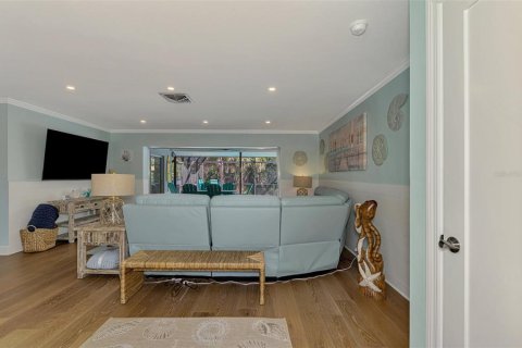 House in Sarasota, Florida 3 bedrooms, 140.38 sq.m. № 2212434 - photo 10