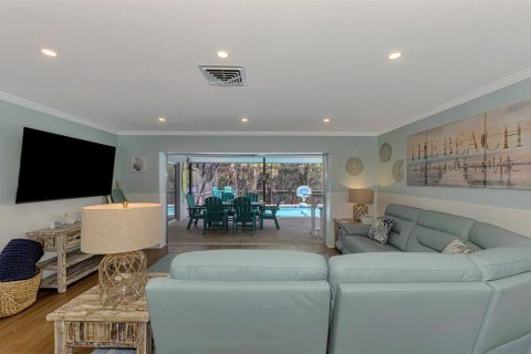 House in Sarasota, Florida 3 bedrooms, 140.38 sq.m. № 2212434 - photo 15