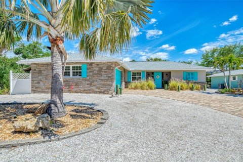House in Sarasota, Florida 3 bedrooms, 140.38 sq.m. № 2212434 - photo 7