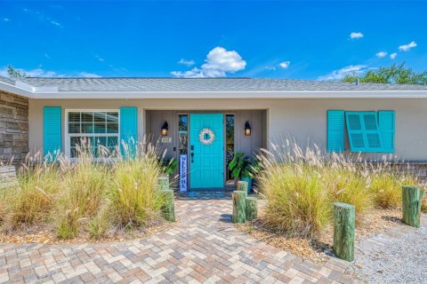 House in Sarasota, Florida 3 bedrooms, 140.38 sq.m. № 2212434 - photo 8