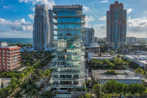 GLASS in Miami Beach, Florida № 76782 - photo 1