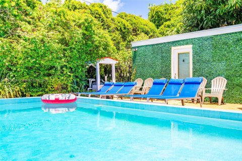 Снять в аренду виллу или дом в Майами, Флорида 2 спальни, 78.97м2, № 1947910 - фото 27