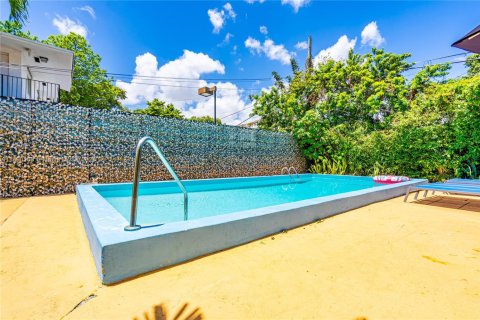 Снять в аренду виллу или дом в Майами, Флорида 2 спальни, 78.97м2, № 1947910 - фото 21