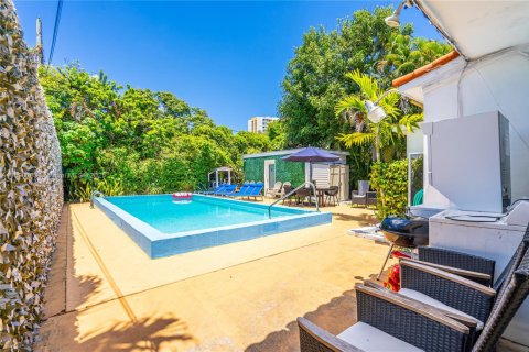 Снять в аренду виллу или дом в Майами, Флорида 2 спальни, 78.97м2, № 1947910 - фото 1