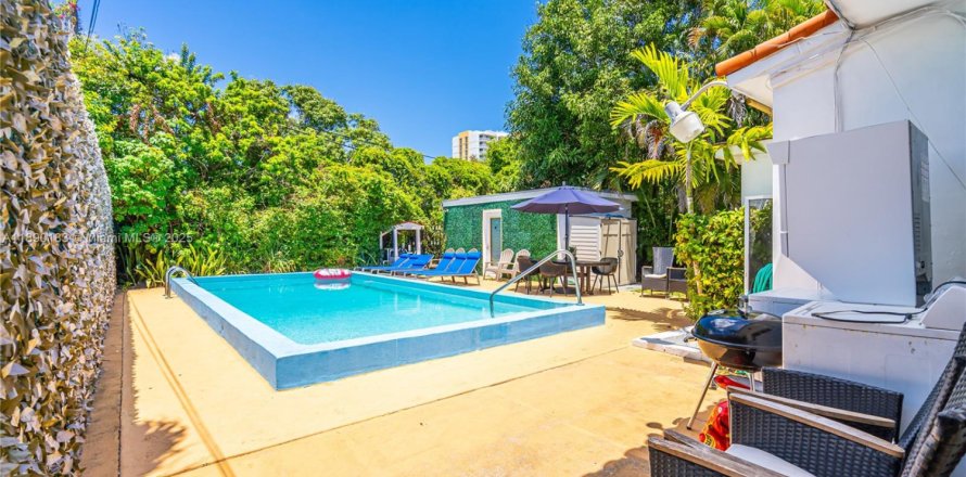 Дом в Майами, Флорида 2 спальни, 78.97м2 № 1947910